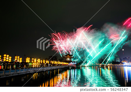 臺灣高雄蓮池潭煙火 Kaohsiung Zuoying Lotus Pool Fireworks 56248347