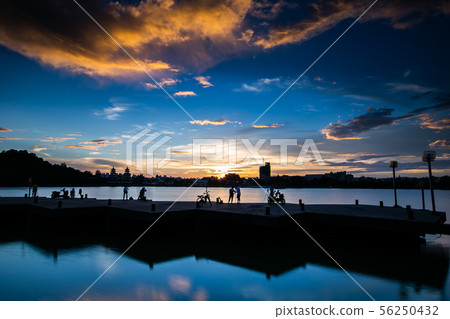 臺灣高雄左營蓮池潭 Asia Taiwan Kaohsiung Lake 56250432