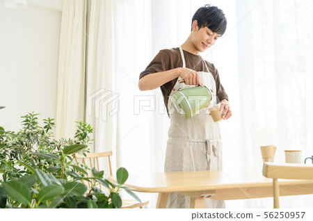 Cafe clerk men 56250957