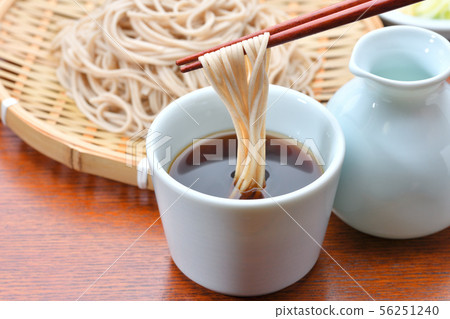 Japanese buckwheat flour (Sarashin soba) zaru soba, zaru soba, zaru soba, Sarashina soba, Sarashina buckwheat, Sarashina soba, Japanese noodle dishes. 56251240