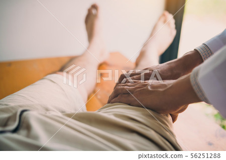 Physiotherapists are using the hands to grip the Physiotherapists are using the hands to grip the 56251288