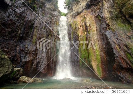 普通的布瀑布 56251664