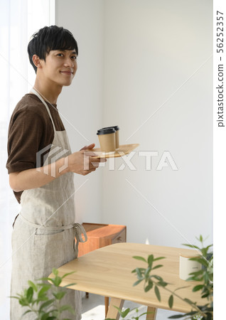 咖啡館職員男士 56252357