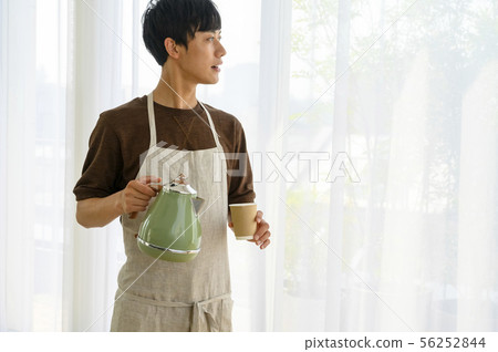 咖啡館職員男士 56252844