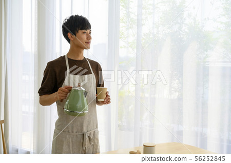 咖啡館職員男士 56252845
