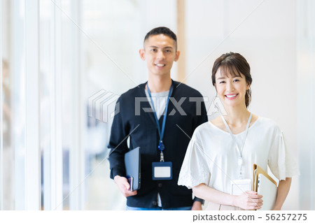 Business image Male employee Female employee 56257275