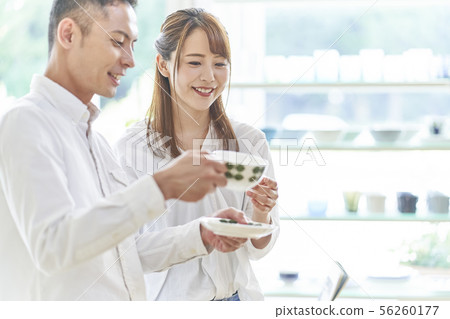 新婚夫婦購物 新婚夫婦購物 56260177