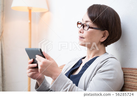 Senior women Senior women 56285724