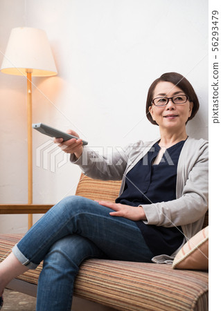 Senior women Senior women 56293479