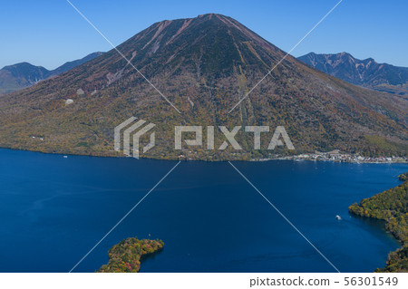 從山上看到的Mantai山和Chuzenji湖。 56301549