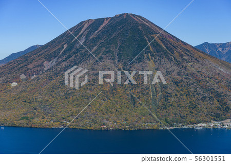 從山上看到的Mantai山和Chuzenji湖。 56301551