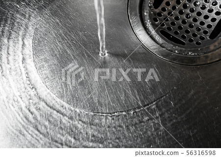 Sink sinking water 56316598