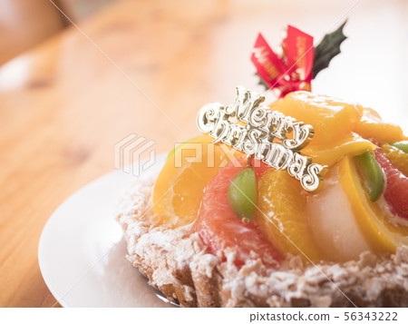 Fruit tart christmas cake 56343222