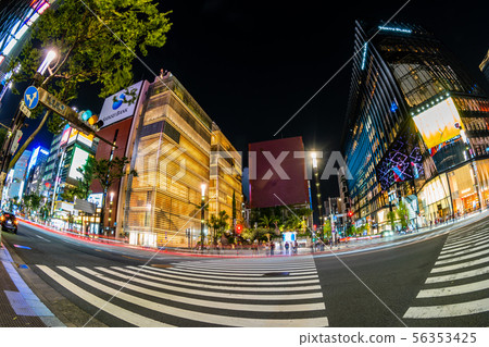 东京银座夜sukiyabashi交叉口 图库照片