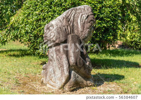 Monkey stone 56384607