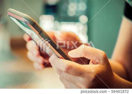 Girl hand holding a smart phone 56401872