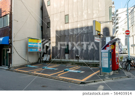Small parking lot 56403914
