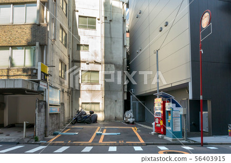 Small parking lot 56403915