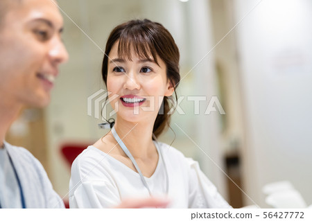 Business image Male employee Female employee Business image Male employee Female employee 56427772