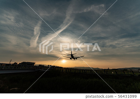 在伊丹機場(大阪國際機場)降落 在伊丹機場(大阪國際機場)降落 56431099
