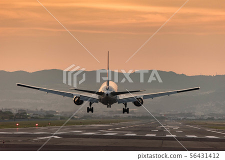 Take off from Itami Airport (Osaka International Airport) Chisato River 56431412
