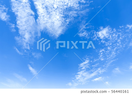 藍天天空雲彩夏天天空背景材料7月拷貝空間 藍天天空雲彩夏天天空背景材料7月拷貝空間 56440161