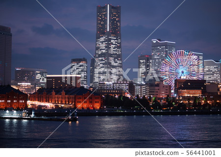 Night view of Minato Mirai from the large pier Night view of Minato Mirai from the large pier 56441001