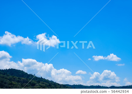 [照片素材]藍天天空雲彩夏天天空背景背景材料8月拷貝空間 56442934