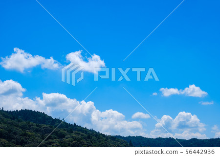 [照片素材]藍天天空雲彩夏天天空背景背景材料8月拷貝空間 56442936