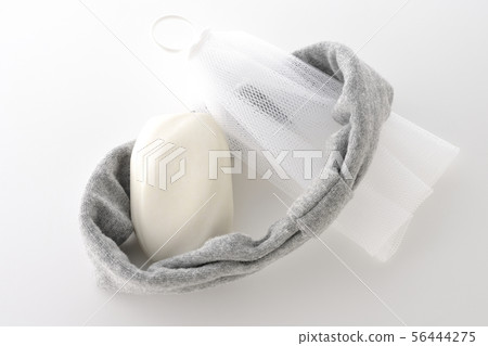 Washing face 56444275