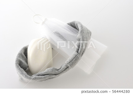 Washing face 56444280