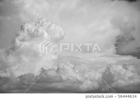 出現白雲，天氣突然變化，多雲 56444614