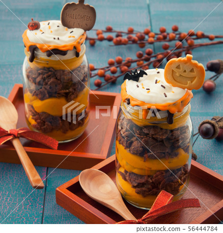 Halloween Suites 56444784