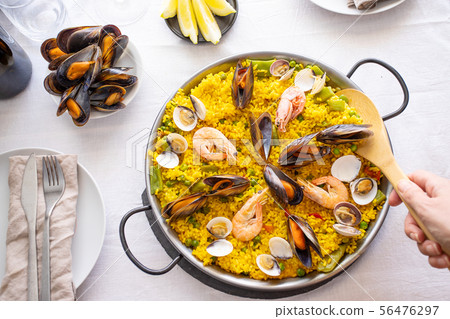 Spanish seafood paella  56476297