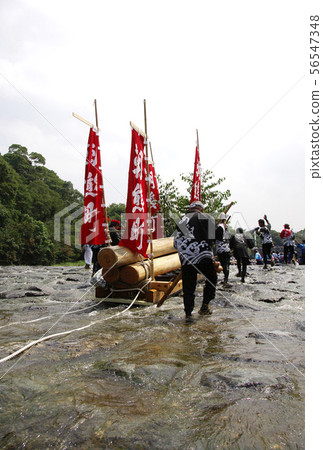 Events at Ise Shrine: River pulling and the Isuzu River, Tree pulling event, First rice harvesting, Kanname Festival, Images of the shrine's relocation ceremony 56547348