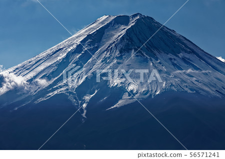The backlit Mt. Fuji seen from the Misaka Mountains and Kiyohachiyama The backlit Mt. Fuji seen from the Misaka Mountains and Kiyohachiyama 56571241