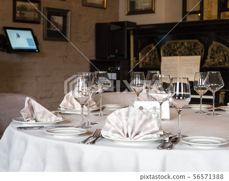 Empty wine glasses are served on the table 56571388