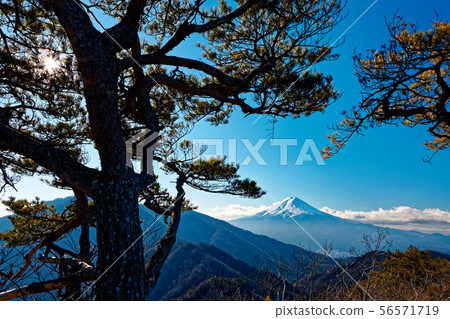 Fuji in winter seen from Kiyohachiyama 56571719