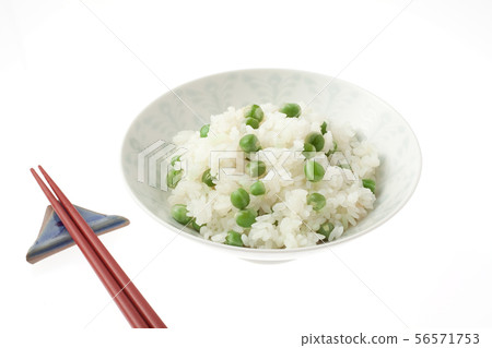 Green pea dish 56571753