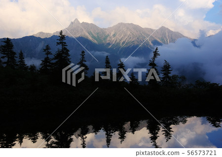 向Kasugatake，北阿爾卑斯山，小池Shindo，Kagamidaira風景的路 56573721