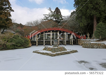 Winter's Niusuke shrine selling shrine 56575322
