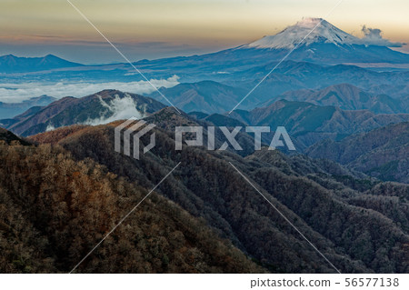 從Tanzawa和Tonotake到黎明的富士山和Nabewari山脊 從Tanzawa和Tonotake到黎明的富士山和Nabewari山脊 56577138