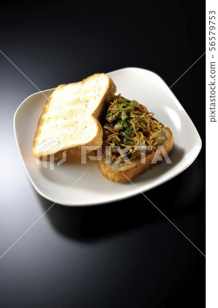 Yakisoba麵包Yakisoba三明治 Yakisoba麵包Yakisoba三明治 56579753