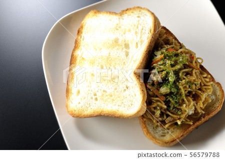 Yakisoba麵包Yakisoba三明治 Yakisoba麵包Yakisoba三明治 56579788