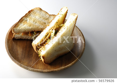 Yakisoba Sandwich 56579926