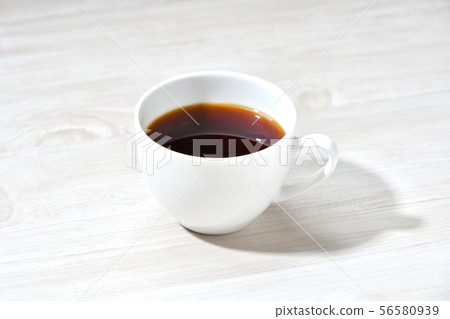 朝陽桌的咖啡圖像。 朝陽桌的咖啡圖像。 56580939