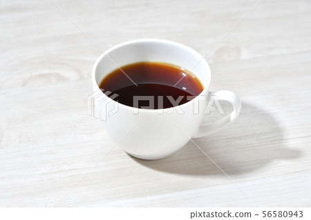 朝陽桌的咖啡圖像。 朝陽桌的咖啡圖像。 56580943