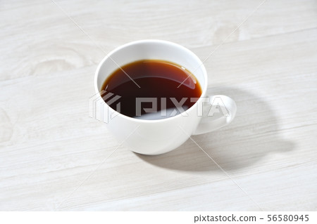 朝陽桌的咖啡圖像。 朝陽桌的咖啡圖像。 56580945
