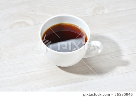朝陽桌的咖啡圖像。 朝陽桌的咖啡圖像。 56580946