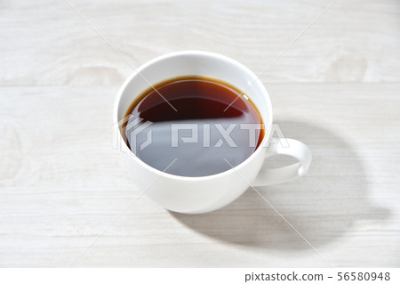 朝陽桌的咖啡圖像。 朝陽桌的咖啡圖像。 56580948